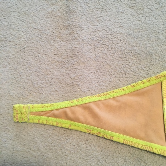 BCBGeneration Sz Medium Bikini swim top . Removable strap . - Picture 10 of 13